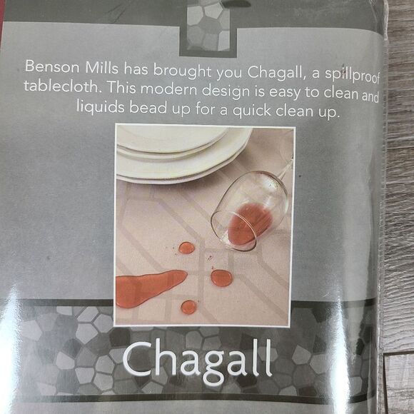 CHAGALL Spillproof Rectangular Tablecloth in  Rio Red - Picture 7 of 12